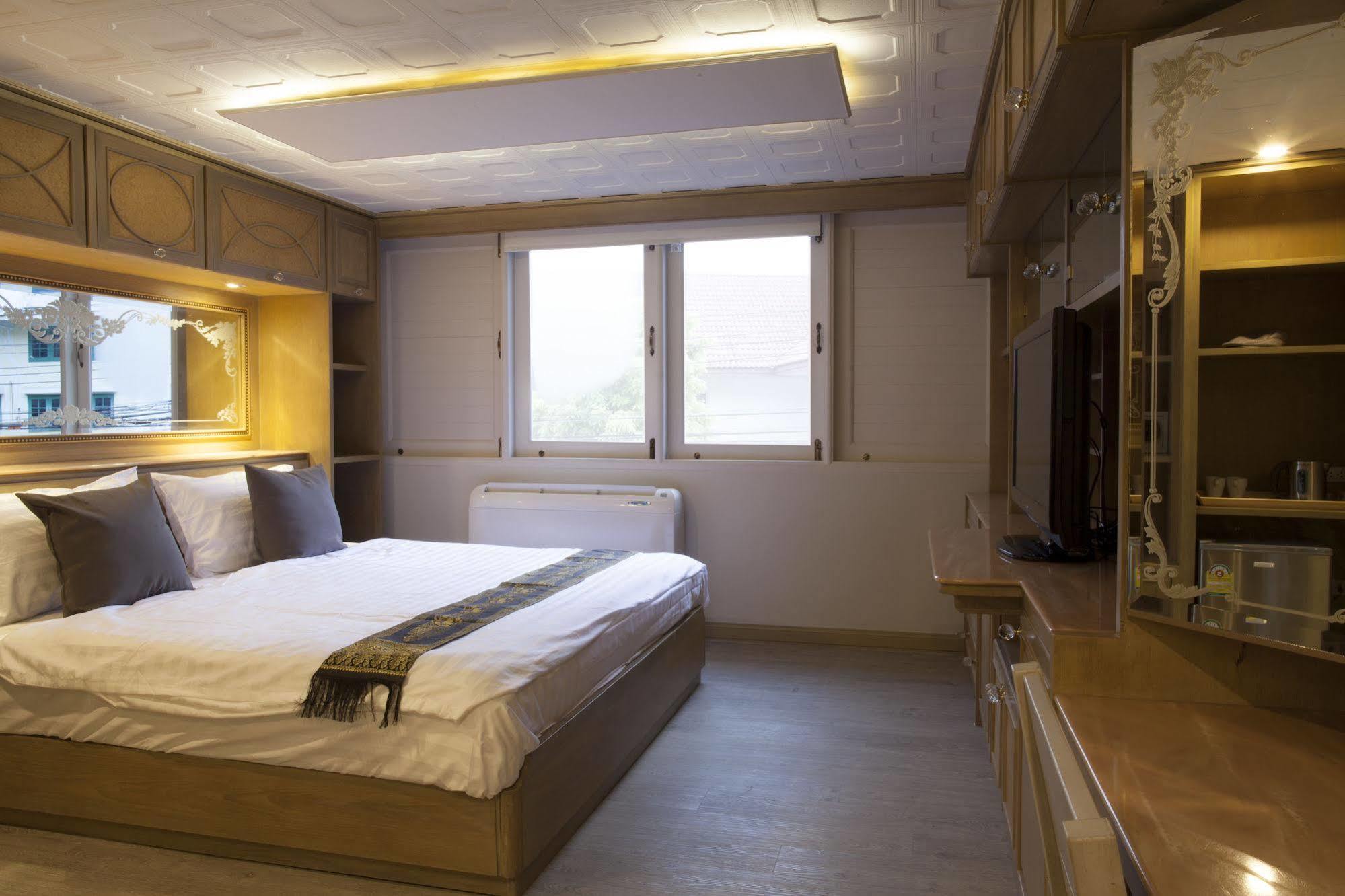 Golden Mountain Hostel